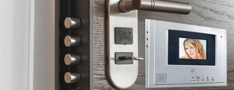 a smart door lock with the latest security features